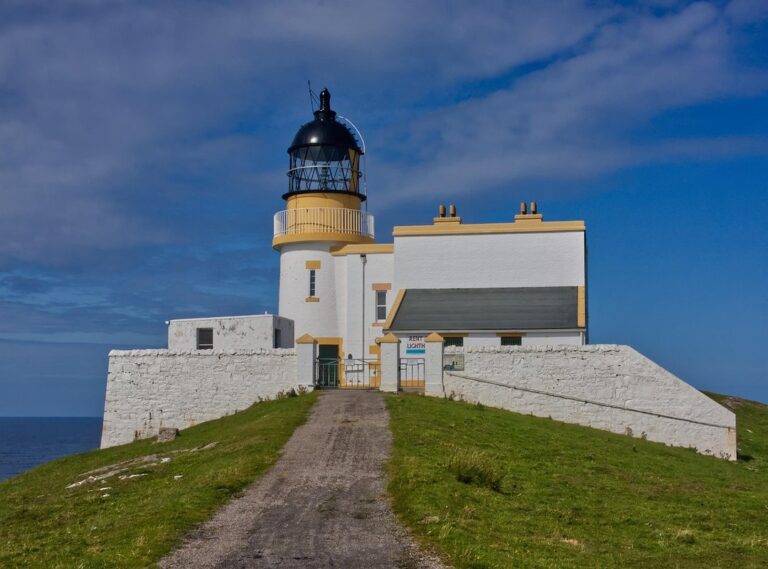 kleurplaat kawaii poppetjes stoer